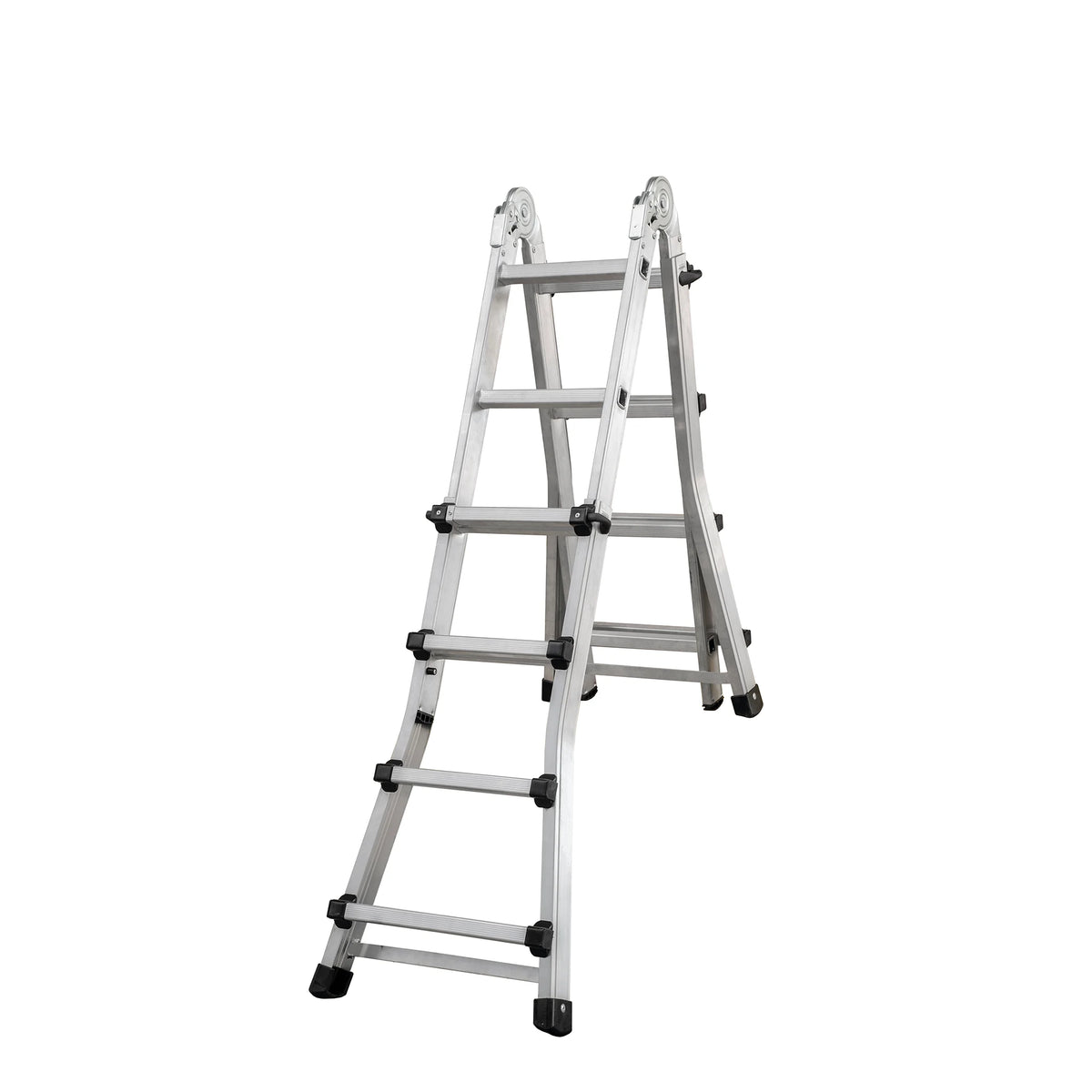 Escalera telescópica de aluminio ECO en posición de tijera para uso doméstico.