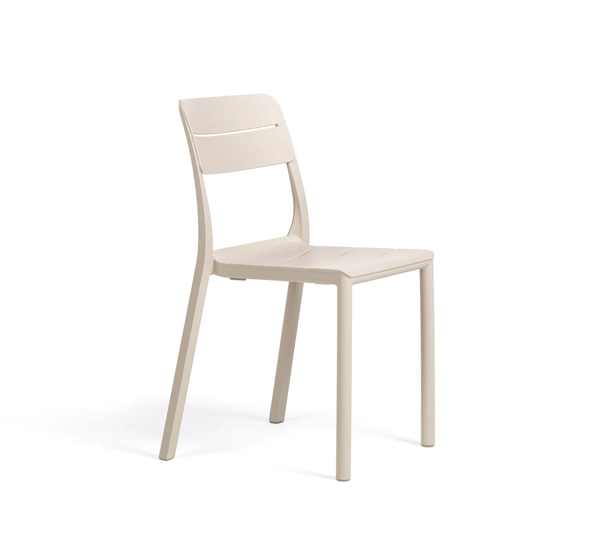 Silla de exterior CASSIA de NARDI sin brazos en color arena.