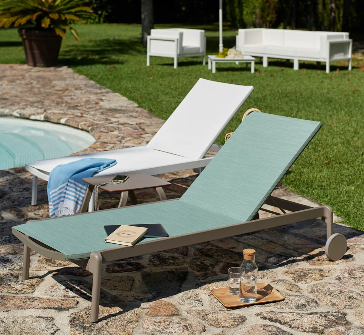 LAGO sun lounger by EZPELETA