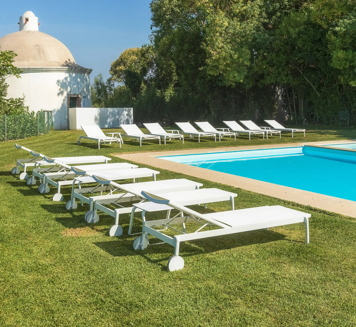 LAGO sun lounger by EZPELETA