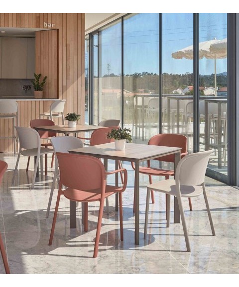 Mesa MEET Cuadrada de EZPELETA 4 Plazas