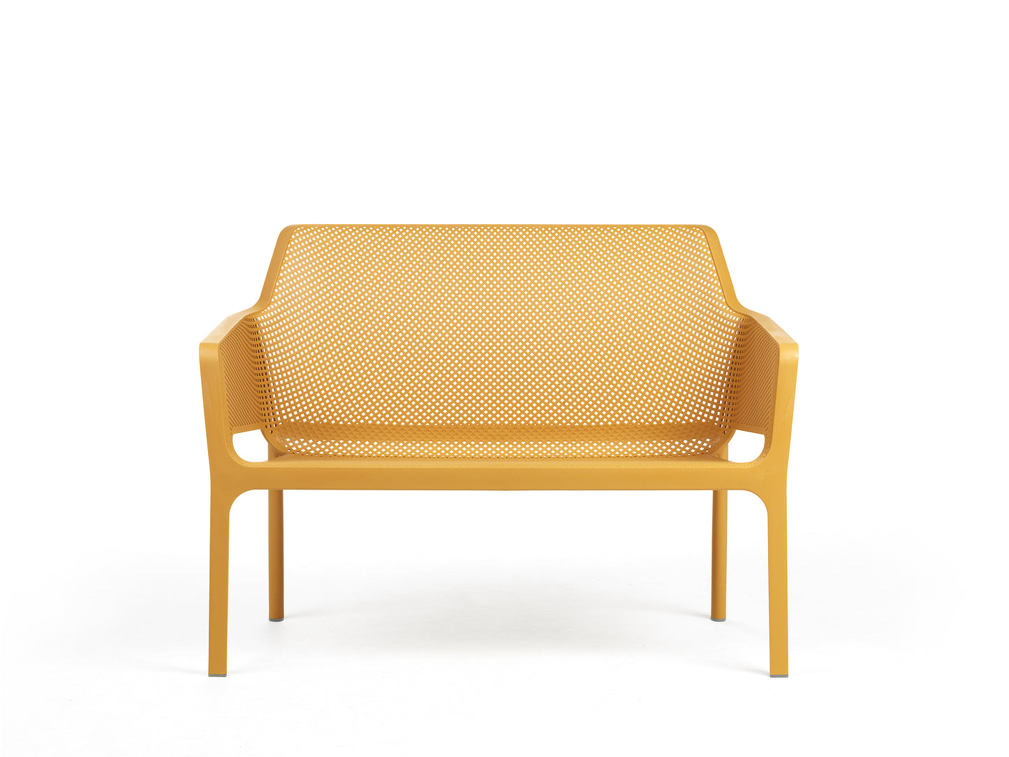 Banco NET de Nardi en color mostaza, diseño monobloc perforado con efecto mate para exterior.