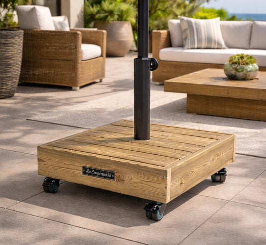 Base de madera para sombrilla BOX 5 de La Carpintería con ruedas.
