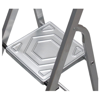Detalle de bandeja de la escalera de aluminio Mundocies.