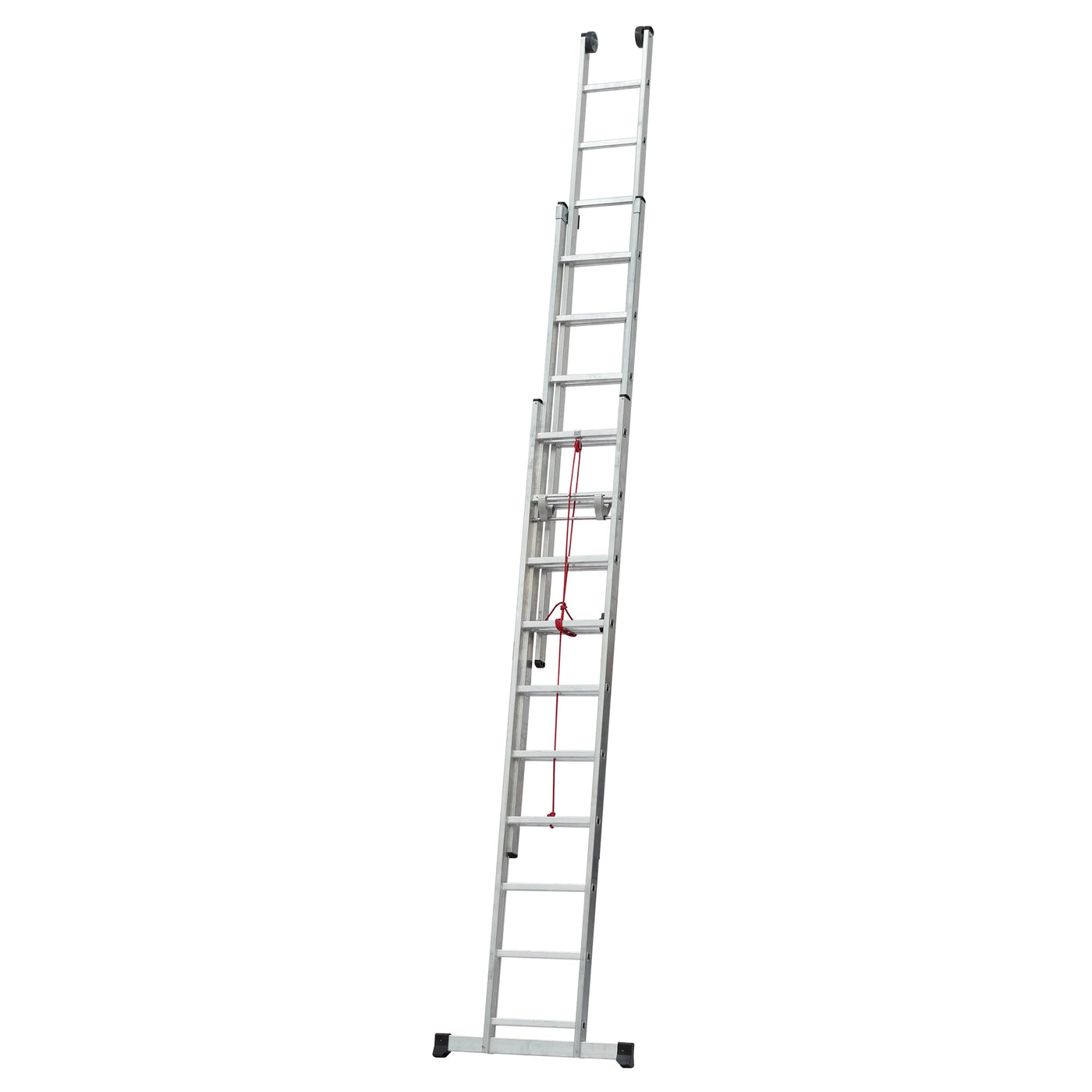 Escalera de 3 tramos con cuerda desplegada para mantenimiento de fachada industrial.