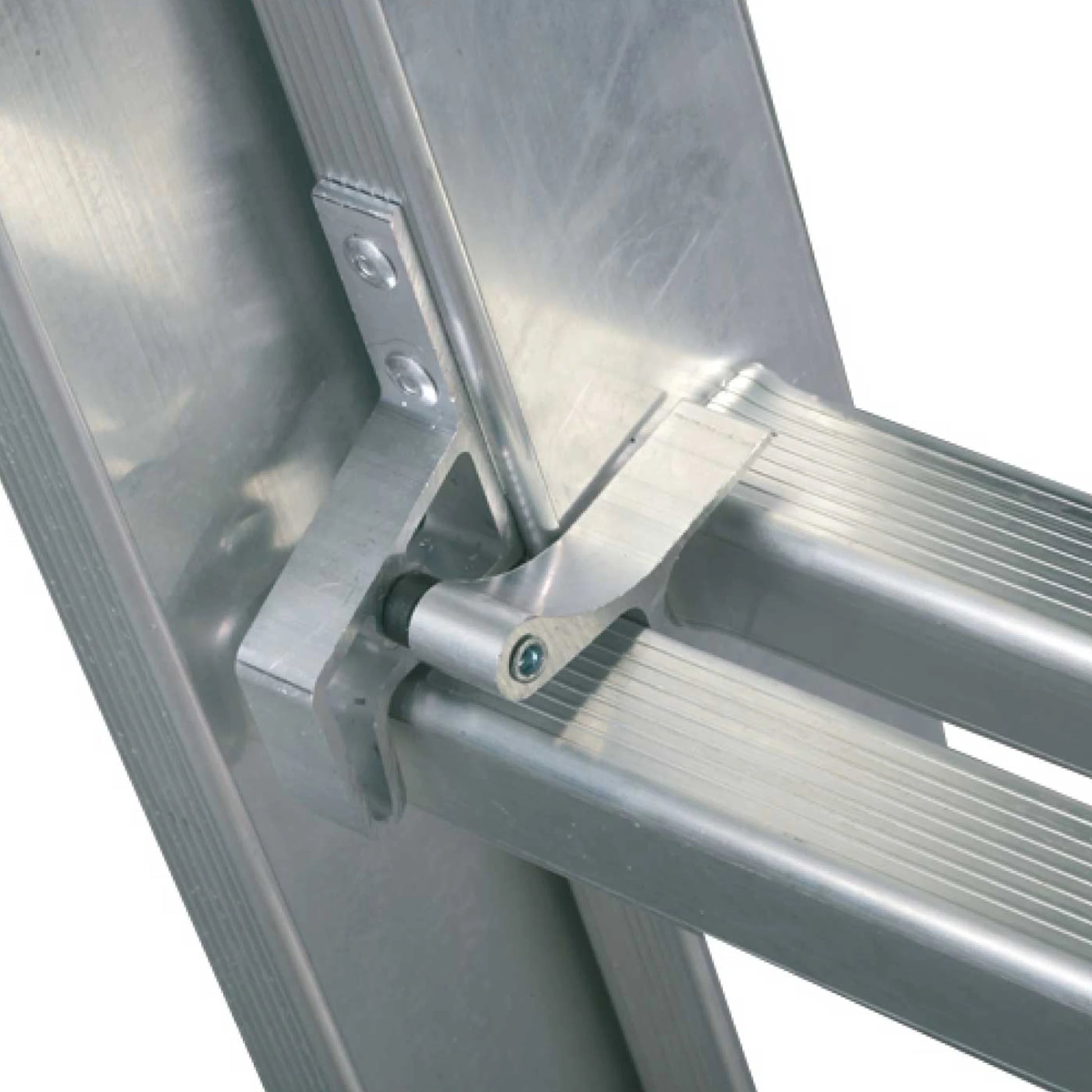 Detalle del gancho profesional para convertir la escalera en modo tijera para industria.