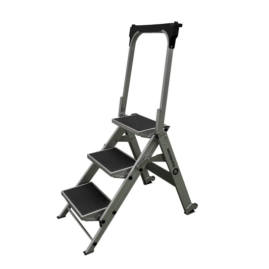 Escalera de aluminio JUMBO con peldaños anchos de 36x23 cm y puente de seguridad.