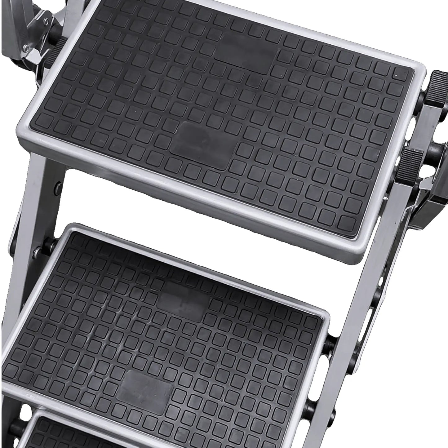 Detalle de la superficie de PVC antideslizante en el peldaño extra ancho de la escalera JUMBO.