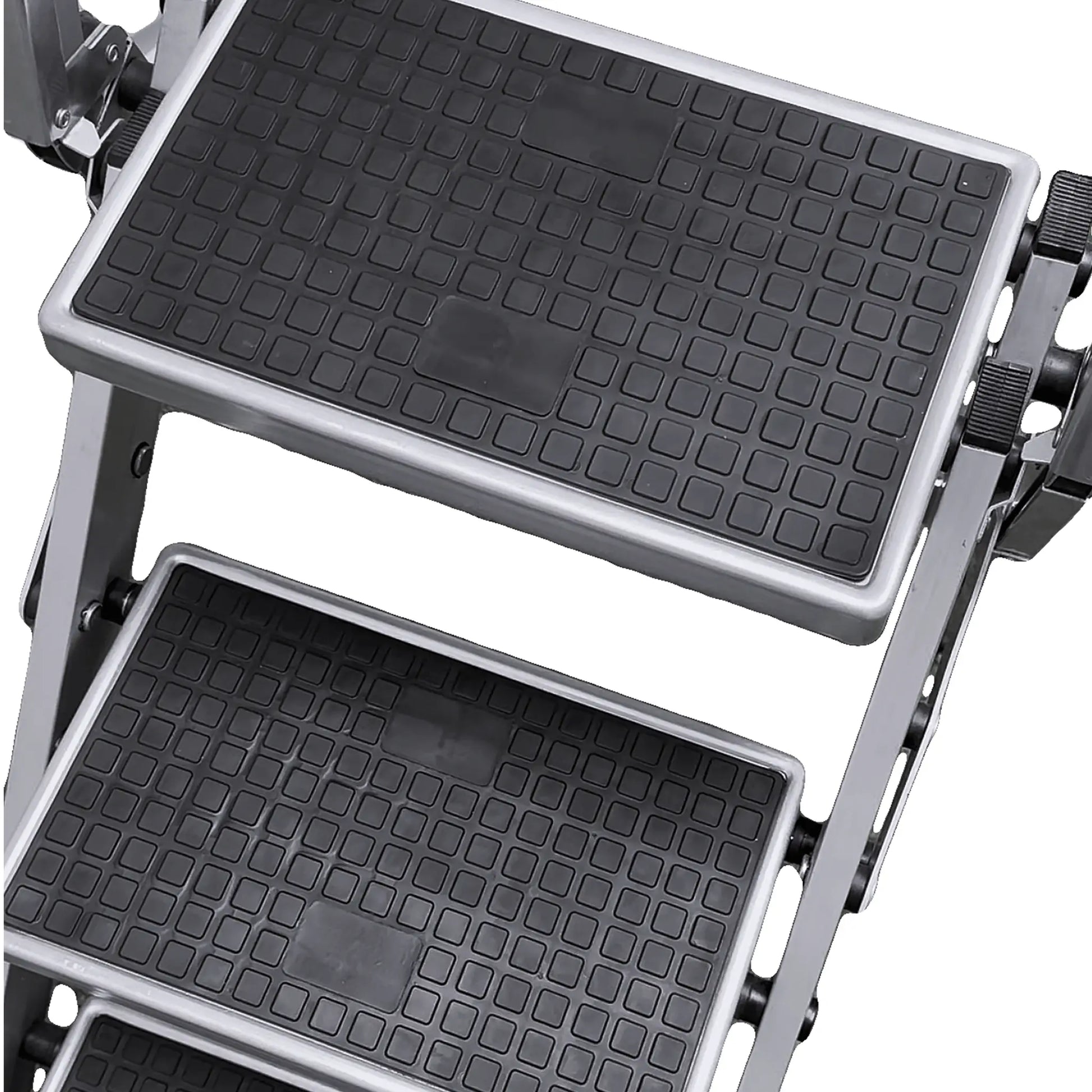 Detalle de la superficie de PVC antideslizante en el peldaño extra ancho de la escalera JUMBO.