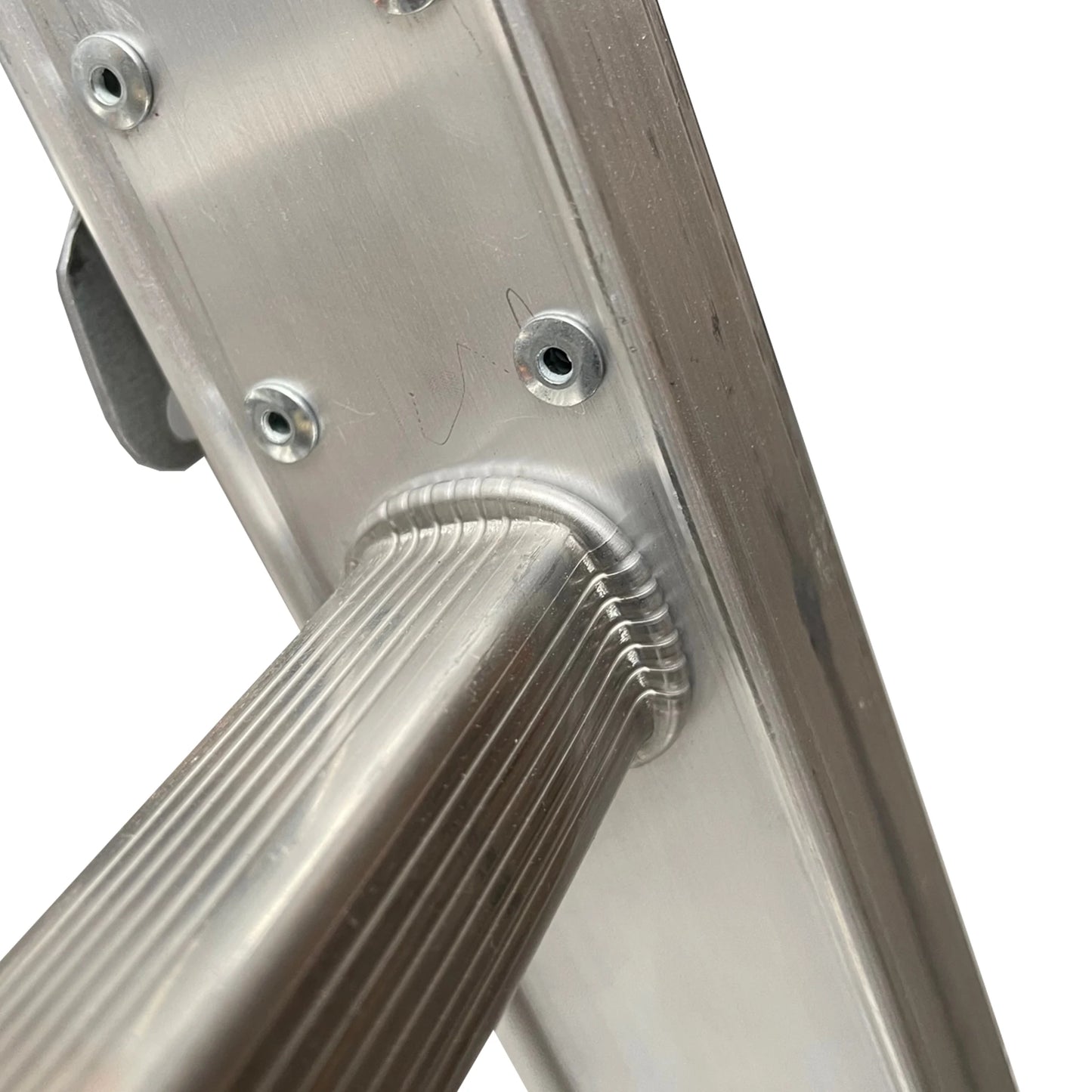 Primer plano de los refuerzos de perfil de la escalera Master.