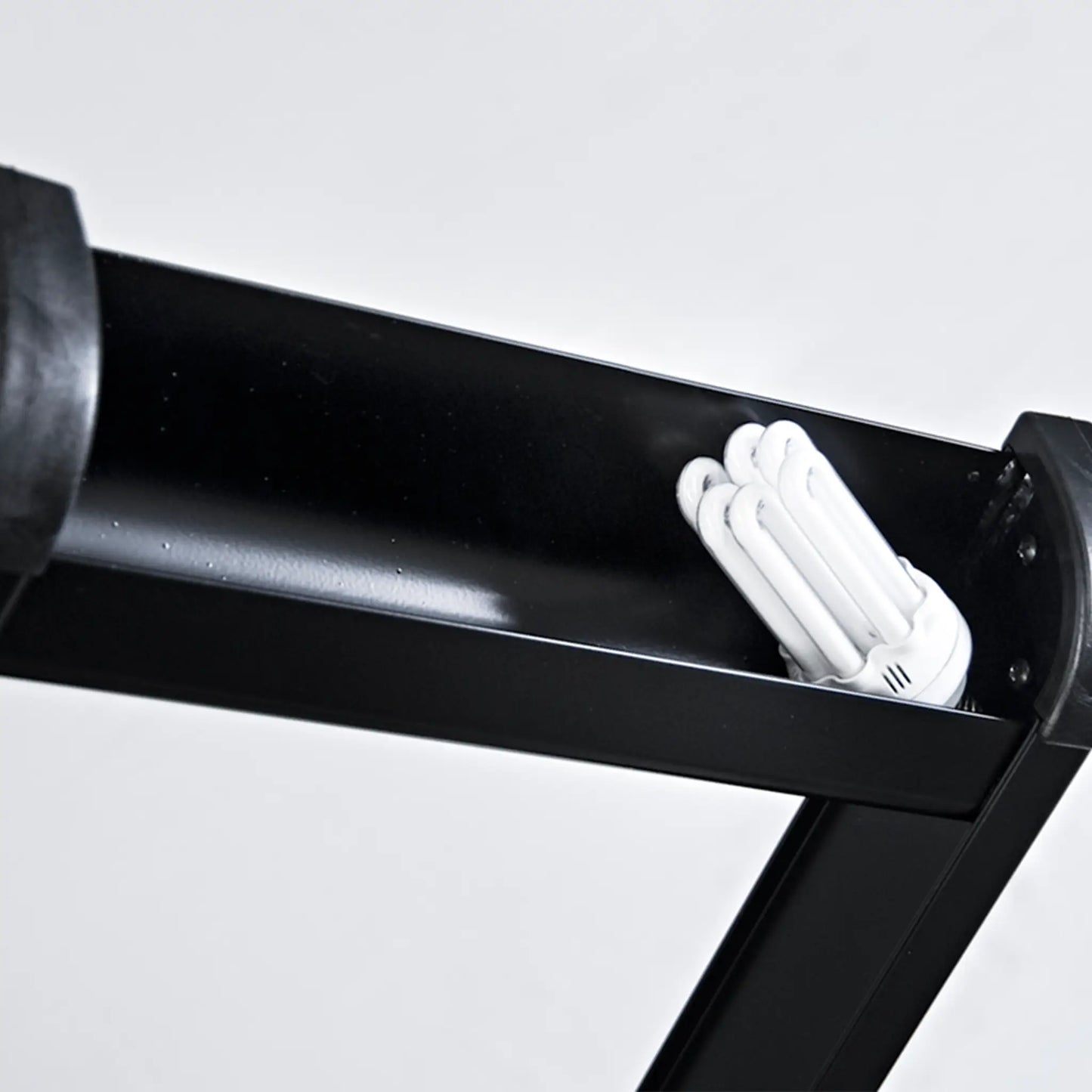 Detalle bandeja porta objetos escalera unno plus.