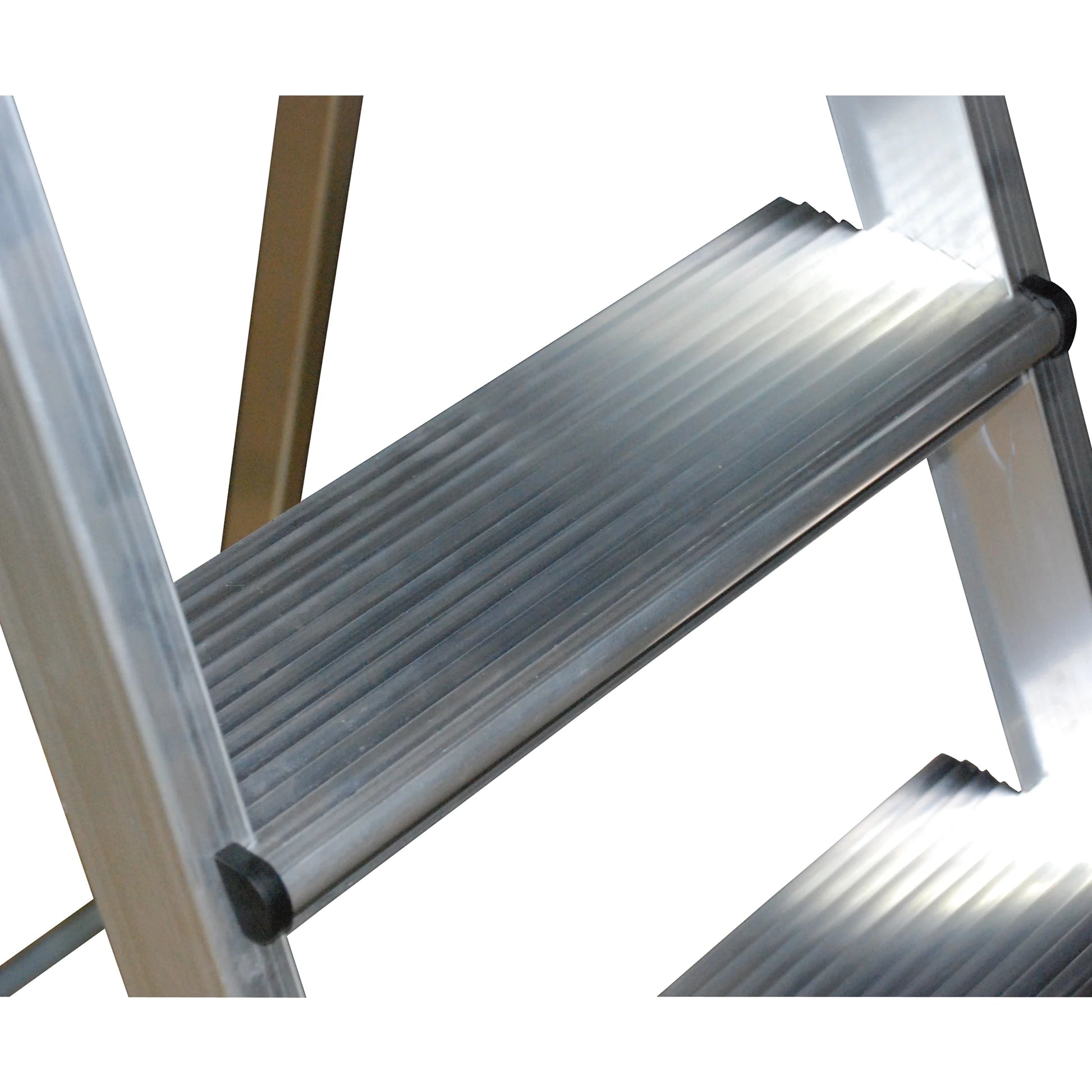 Peldaño escalera profesional Urbana Plus de aluminio con soldadura robótica y peldaños de 12 cm.