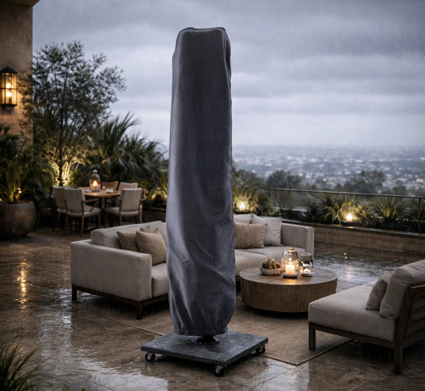 Funda protectora XL AeroCover para parasoles de pie lateral de gran formato.