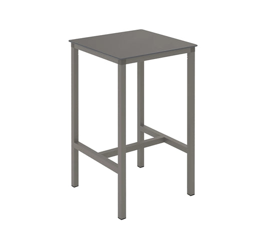 Mesa alta URBAN de Ezpeleta en acabado oscuro con tablero compacto.