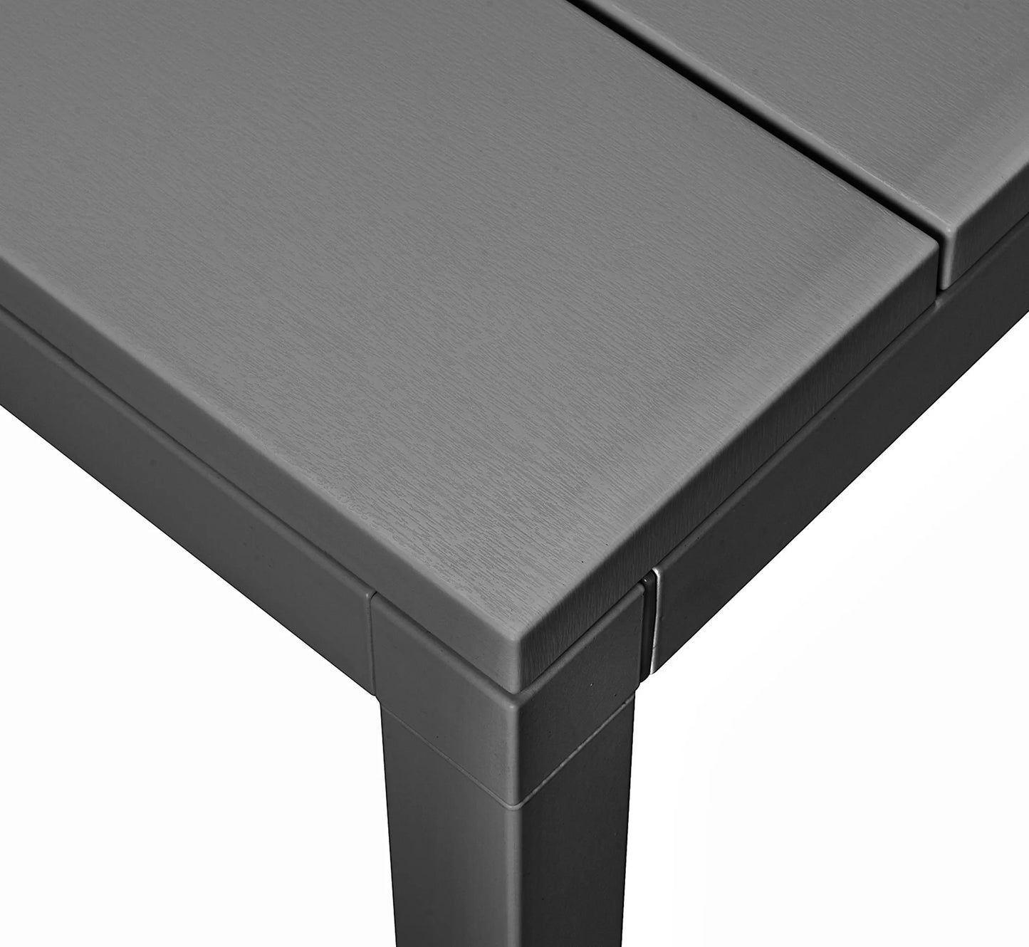 Primer plano del tablero DurelTOP acabado mate de la mesa RIO, resaltando la precisión de los listones y la calidad de la resina italiana.