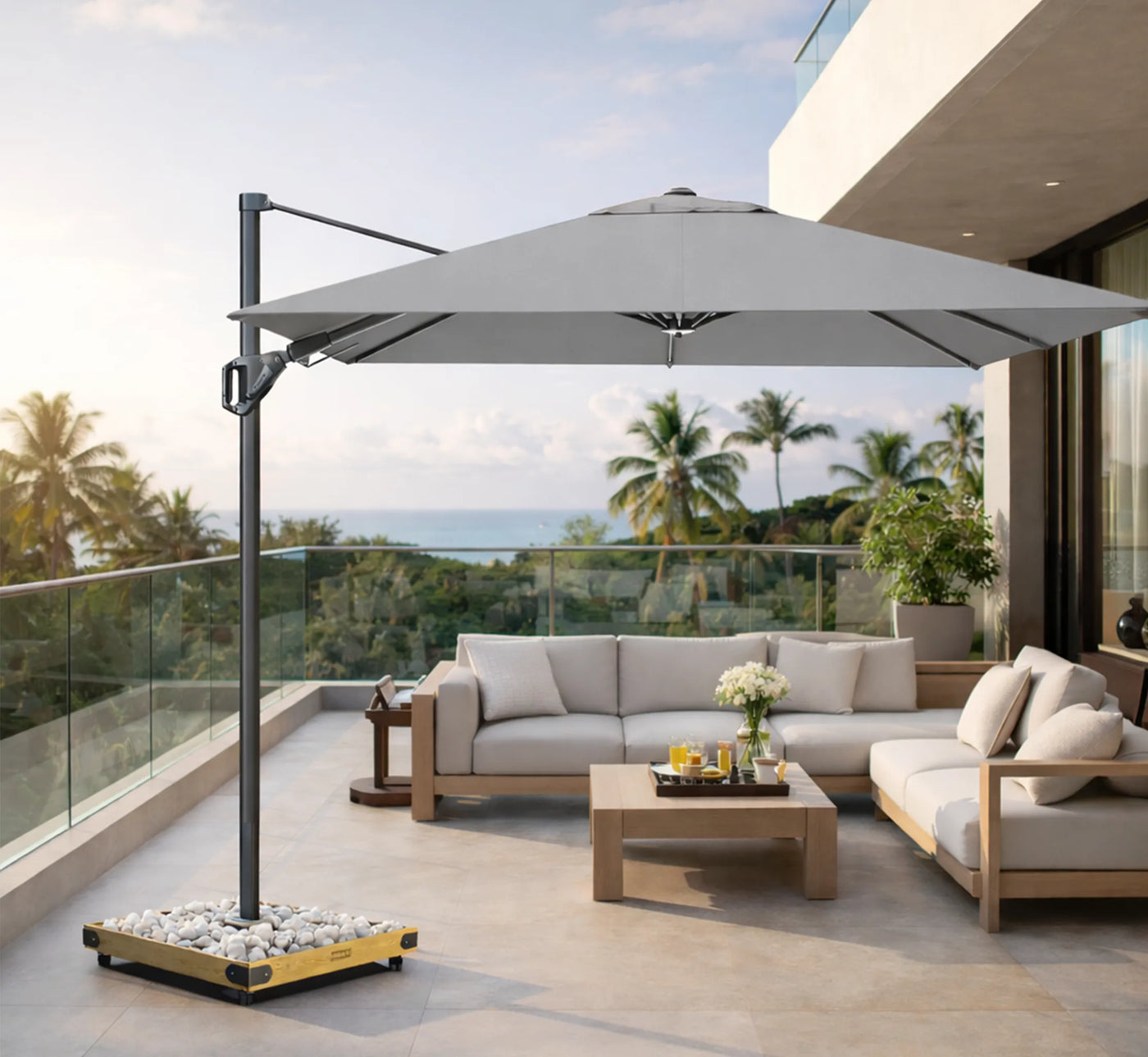 Parasol VOYAGER instalado en una terraza con la base NOVA 8 de La Carpintería.