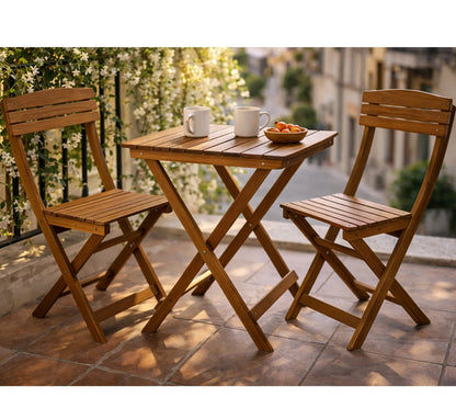 Desayuno para dos en un balcón urbano decorado con el set ACACIA y plantas verdes, evocando relax y bienestar.