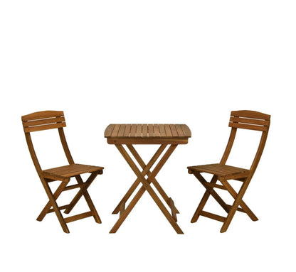 Set de balcón ACACIA en madera natural, compuesto por una mesa y dos sillas plegables de diseño atemporal.