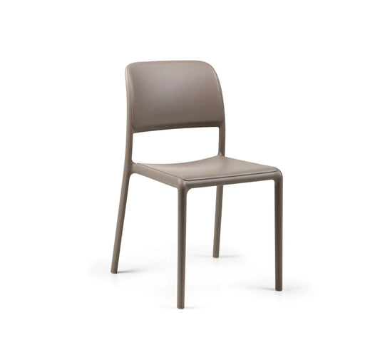 Silla de exterior RIVA de NARDI sin brazos en acabado taupe mate.