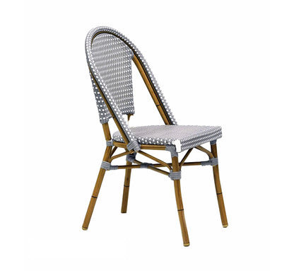 Silla ARLÉS de estilo parisino con estructura color bambú y trenzado gris.
