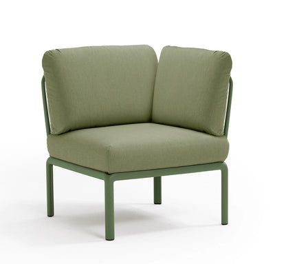 Elemento angular Komodo de Nardi en color Ágave, mostrando la unión perfecta de la estructura de rejilla en esquina.