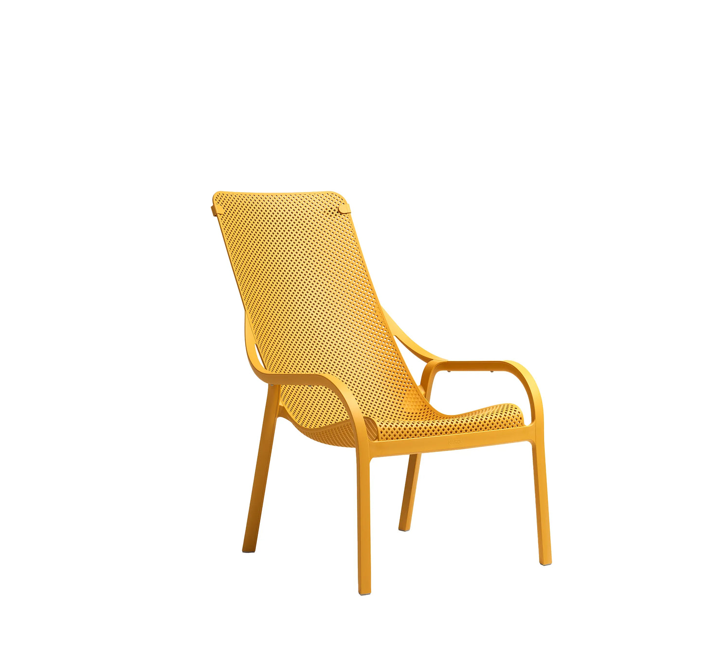 Sillón NET LOUNGE de Nardi en color mostaza, destacando su estructura perforada y acabado mate de alta calidad.
