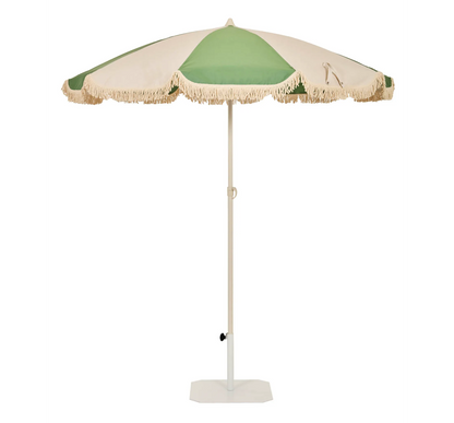 Parasol bohemio Ezpeleta TOSCANA color arena y verde con flecos y volante.