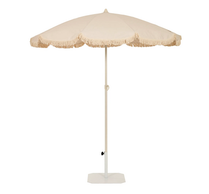 Parasol bohemio Ezpeleta TOSCANA color arena con flecos y volante.