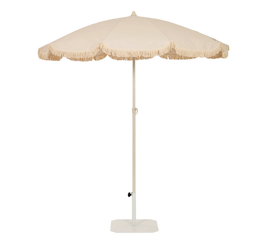 Parasol bohemio Ezpeleta TOSCANA color arena con flecos y volante.